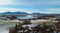 LAGE - Der Chiemsee zum Greifen nah – moderne Erdgeschosswohnung mit Terrasse in absoluter Bestlage
