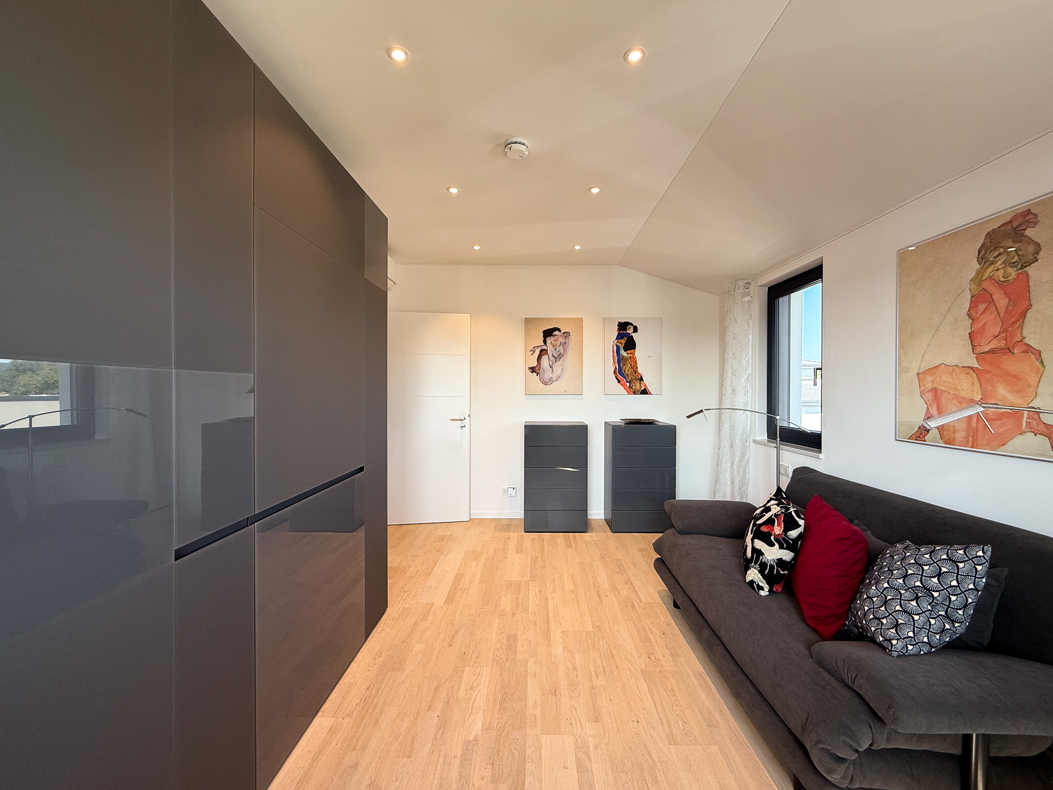WEITERES ZIMMER