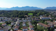DROHNENBLICK MIT BLICK AUF DIE ALPEN - Exklusives Penthouse nahe zum Chiemsee