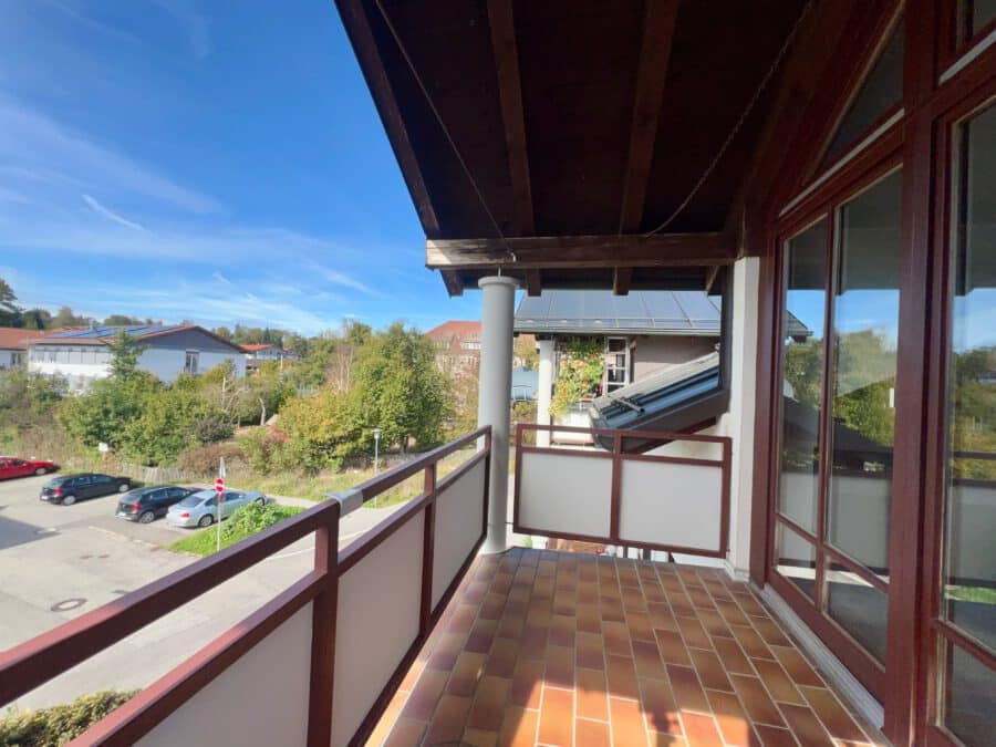 Dachgeschosswohnung mit sonnigem Westbalkon und viel Gestaltungsspielraum in Prien am Chiemsee - BALKON