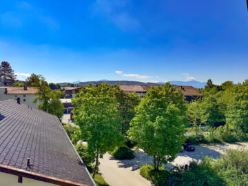 Stilvoll wohnen mit Bergblick – Exklusive 3-Zimmer-Dachgeschosswohnung mit zwei Balkonen, 83093 Bad Endorf, Dachgeschosswohnung