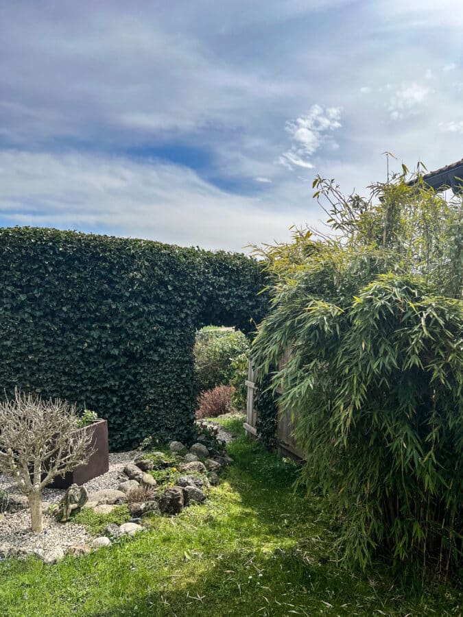 Vielseitig nutzbares EFH mit mit unverbaubarem Bergblick in Traumlage nahe Prien - Garten