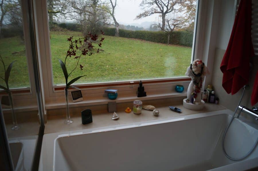 Modernes Landhaus in herausragender Lage - Badewanne mit Ausblick