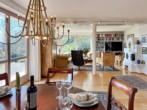 Wohnzimmer mit Kamin