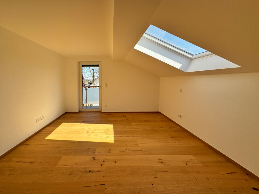 Verkauf gegen Gebot - Kernsaniertes EFH mit See- und Bergblick, Chiemseeperle sucht neuen Besitzer! - Schlafzimmer 1 OG