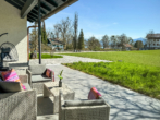 Terrasse mit Berg- und Chiemseeblick - Verkauf gegen Gebot – Kernsaniertes EFH mit See- und Bergblick, Chiemseeperle sucht neuen Besitzer!
