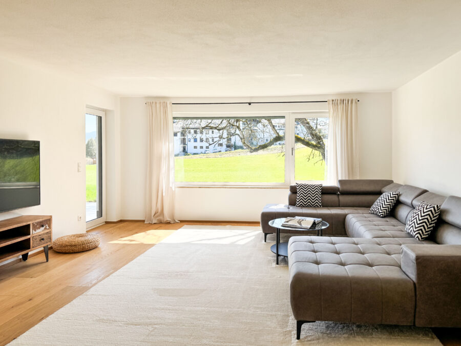 Verkauf gegen Gebot - Kernsaniertes EFH mit See- und Bergblick, Chiemseeperle sucht neuen Besitzer! - Wohnzimmer