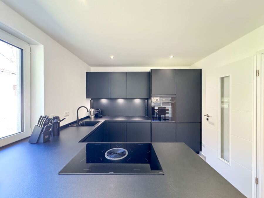 Verkauf gegen Gebot - Kernsaniertes EFH mit See- und Bergblick, Chiemseeperle sucht neuen Besitzer! - Küche