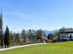 Blick vom Ost-Balkon im OG - Verkauf gegen Gebot – Kernsaniertes EFH mit See- und Bergblick, Chiemseeperle sucht neuen Besitzer!
