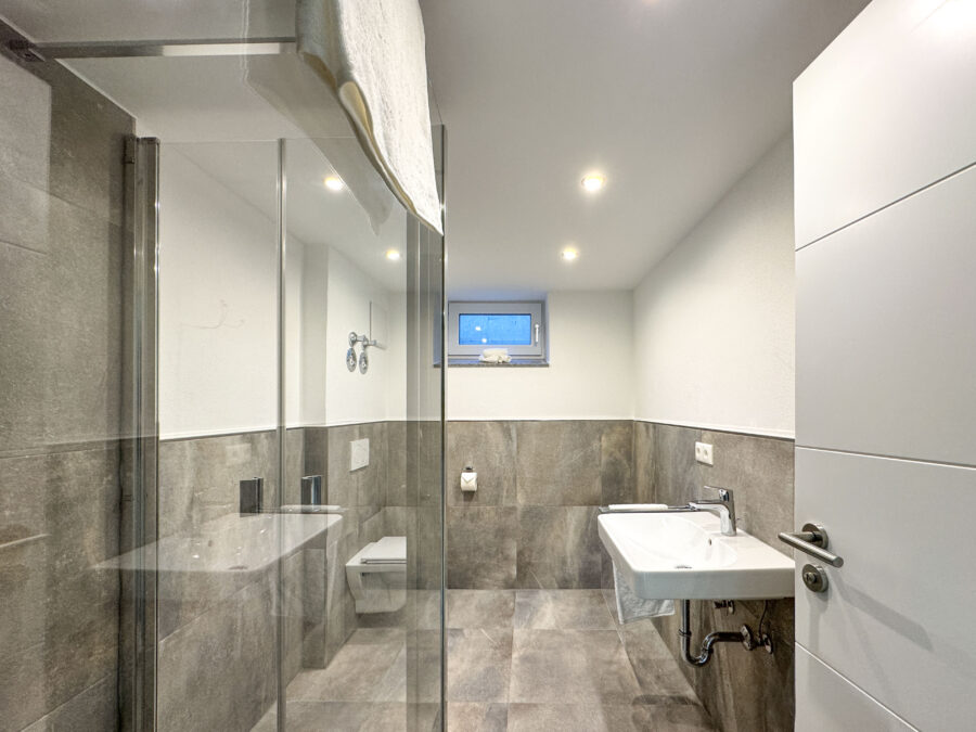 Verkauf gegen Gebot - Kernsaniertes EFH mit See- und Bergblick, Chiemseeperle sucht neuen Besitzer! - Bad UG