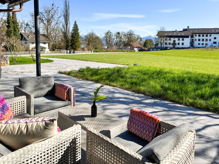 Verkauf gegen Gebot - Kernsaniertes EFH mit See- und Bergblick, Chiemseeperle sucht neuen Besitzer! - Süd-Terrasse