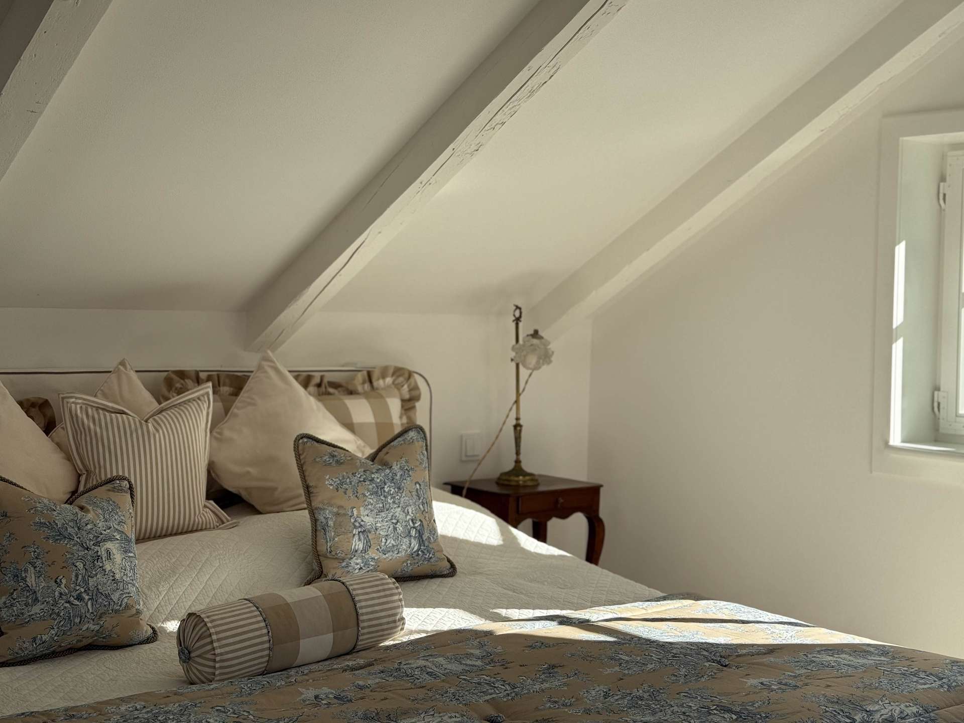 DETAIL MASTER BEDROOM