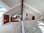 MASTER BEDROOM - SECRET SALE – Zeitlos elegant, unverwechselbar schön – Ihr exklusives Do­mi­zil mit Burg & Bergblick