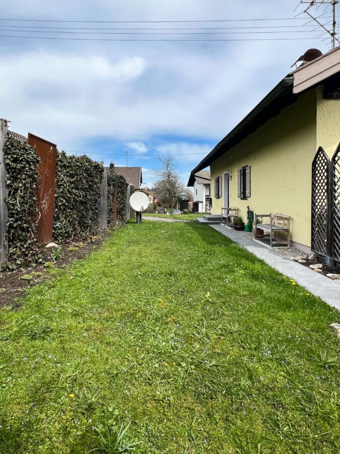 Vielseitig nutzbares EFH mit mit unverbaubarem Bergblick in Traumlage nahe Prien - West Garten