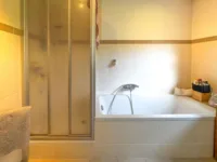 Badezimmer untere Einheit