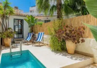 Terrasse mit Pool