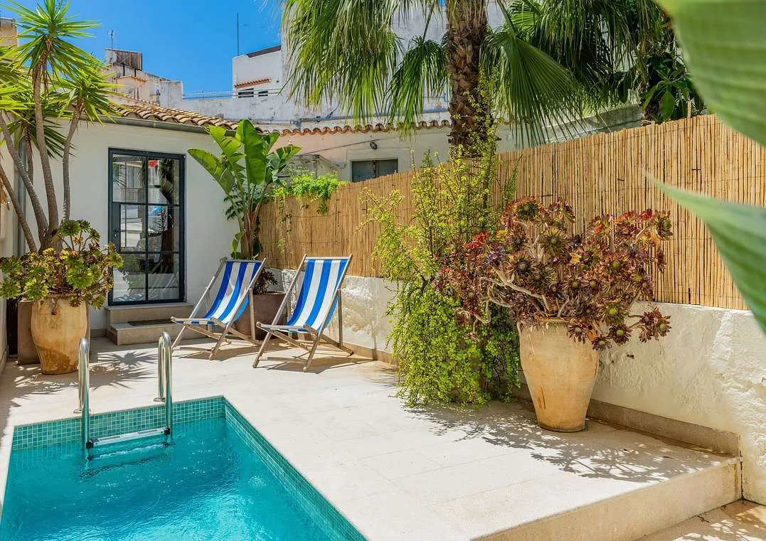 Terrasse mit Pool
