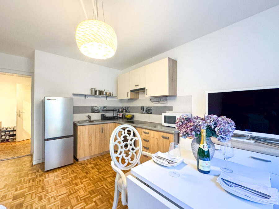 Attraktive Kapitalanlage: 1,5-Zimmer-Wohnung mit Garage in Top-Lage - Blick Küche