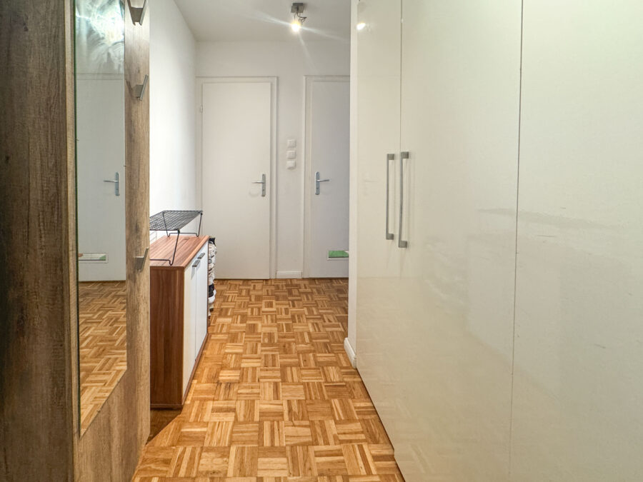 Attraktive Kapitalanlage: 1,5-Zimmer-Wohnung mit Garage in Top-Lage - Geräumiger Eingangsbereich mit reichlich Staumöglichkeiten