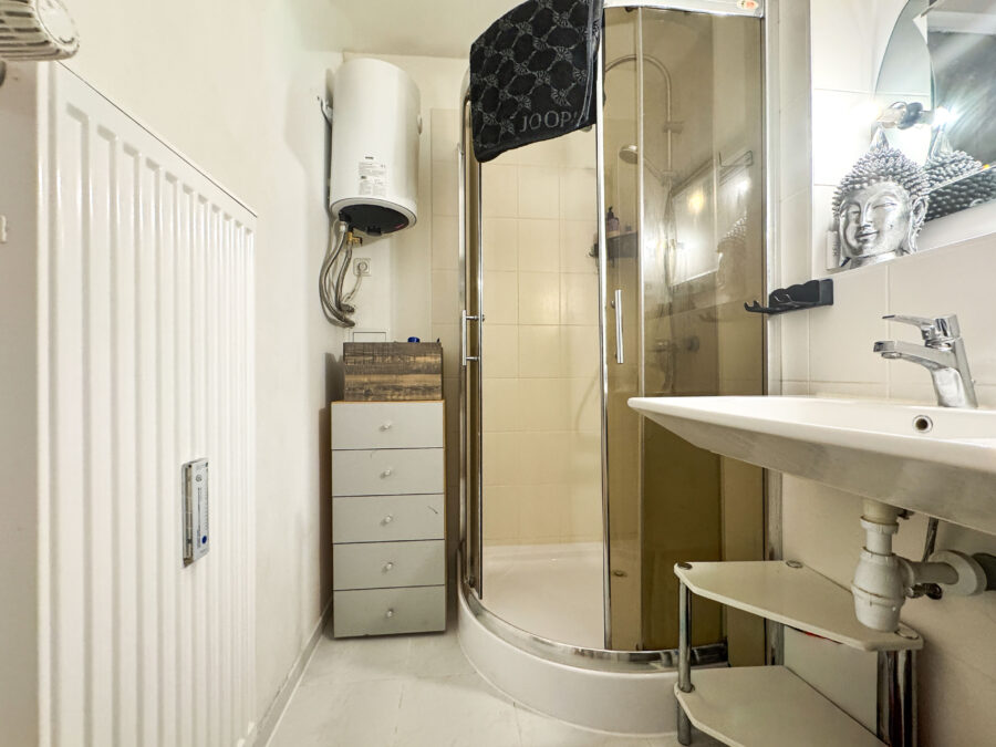 Attraktive Kapitalanlage: 1,5-Zimmer-Wohnung mit Garage in Top-Lage - Bad mit Dusche
