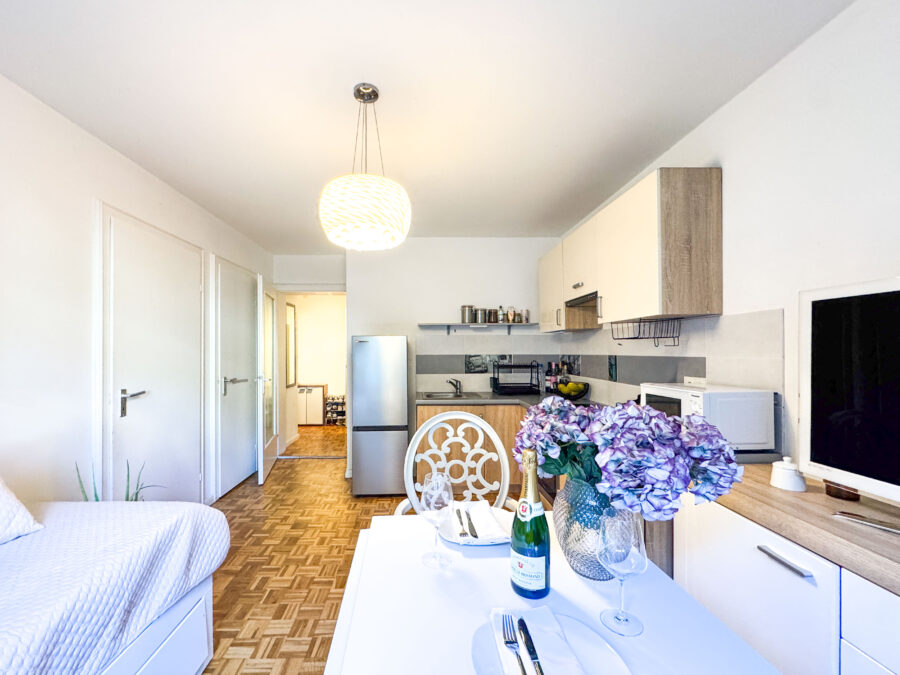 Attraktive Kapitalanlage: 1,5-Zimmer-Wohnung mit Garage in Top-Lage - Gemütlicher Essbereich