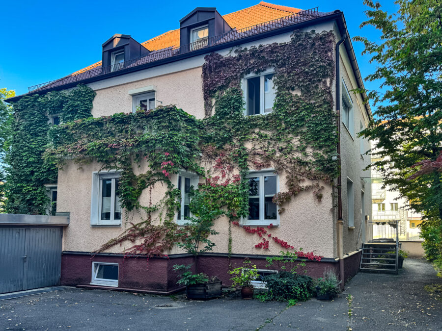 Attraktive Kapitalanlage: 1,5-Zimmer-Wohnung mit Garage in Top-Lage - Charmanter Innenhof - Zugang zu Garagen