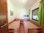 Schlafzimmer - Winterparadies Sachrang – Charmante DG-Wohnung für Skifreunde & Bergliebhaber