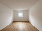 SCHALFZIMMER II - Erstbezug / Stilvolle Neubauwohnung mit Terrasse und Grünfläche
