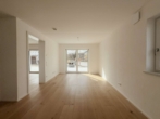 SCHLAFZIMMER I - Erstbezug / Stilvolle Neubauwohnung mit Terrasse und Grünfläche