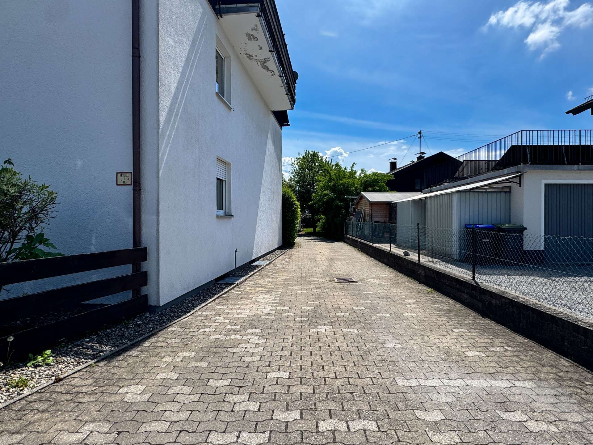 Zufahrt zu den Garagen