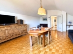 Wohnzimmer - Charmante Dachgeschosswohnung mit Garage und Potenzial in zentraler Lage