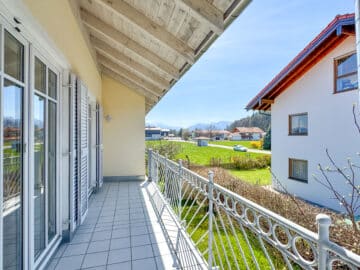 Wohnen mit Charme und Ausblick: 3-Zimmer-Maisonette.-Whg. in absolut ruhiger Lage, 83209 Prien am Chiemsee, Maisonettewohnung