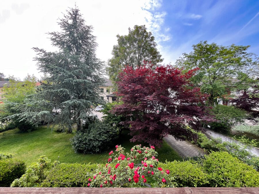 Kapitalanlage! 2-Zimmer Wohnung in ruhigem Ortsteil von Bad Endorf - Aussicht vom Balkon