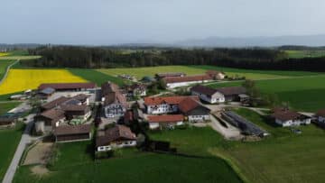 3-Zi.-Whg. in idyllischer Lage mit freiem Blick in die Weite, unweit der Schön Klinik Vogtareuth, 83569 Vogtareuth, Etagenwohnung