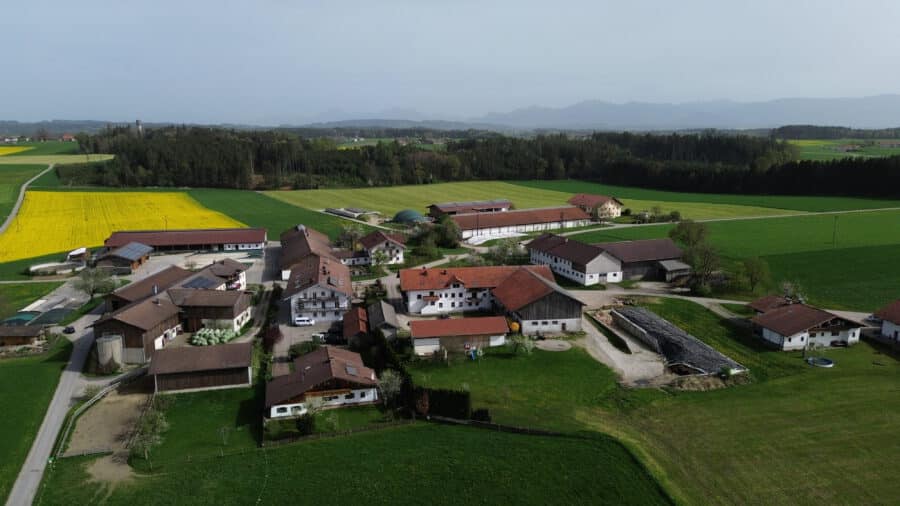 3-Zi.-Whg. in idyllischer Lage mit freiem Blick in die Weite, unweit der Schön Klinik Vogtareuth - Benning