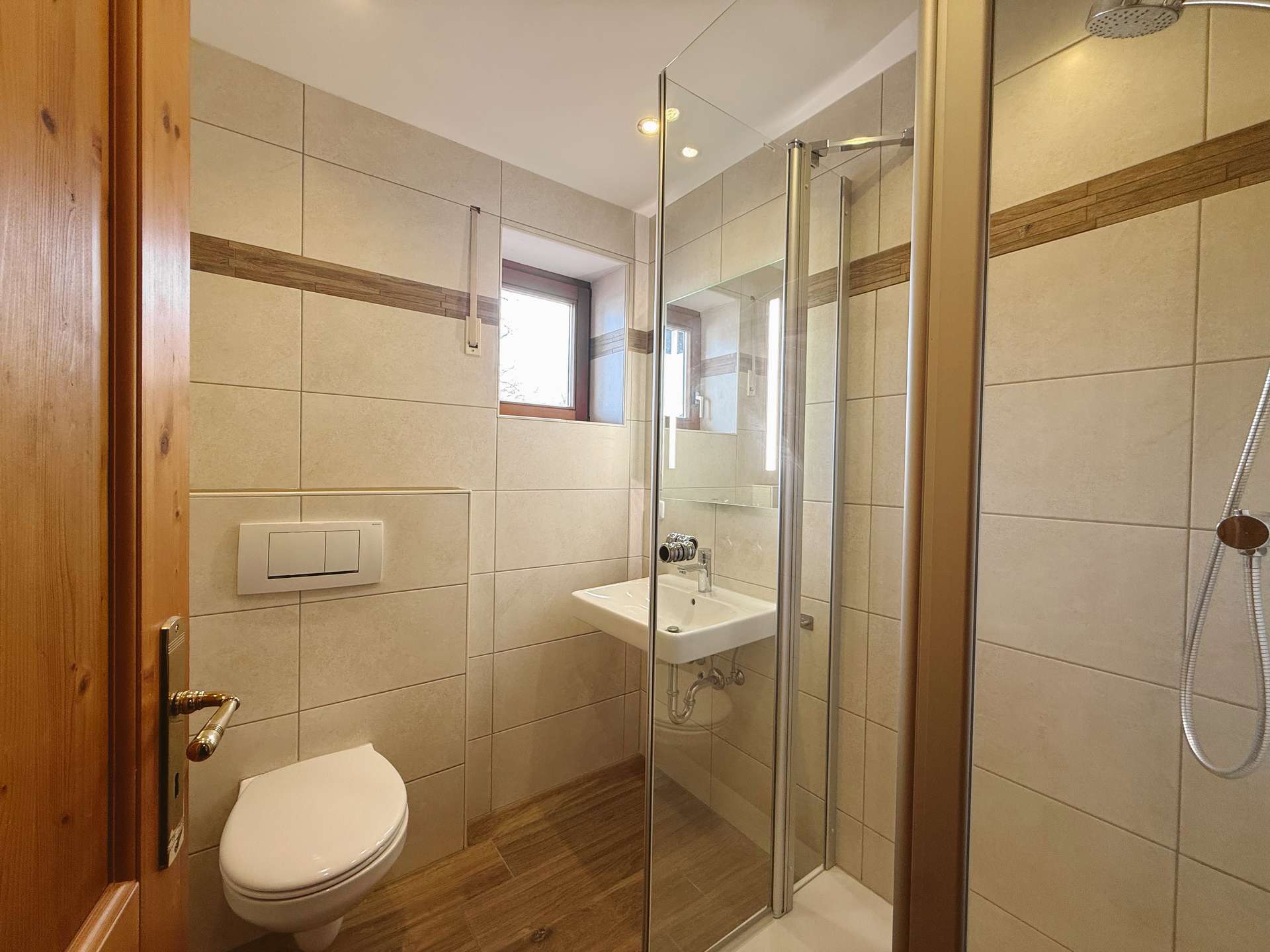 EINLIEGERWOHNUNG / BADEZIMMER
