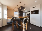 KÜCHE - Leben am Chiemsee – Stilvolle Maisonettewohnung mit Panoramablick & Einliegerwohnung