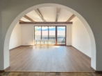 Wohnzimmer mit Bergblick - RESERVIERT – Helle 2-Zi.-Whg. mit Bergblick und umlaufendem Balkon – Wohnpotenzial in TOP Lage