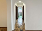Flur - RESERVIERT – Helle 2-Zi.-Whg. mit Bergblick und umlaufendem Balkon – Wohnpotenzial in TOP Lage