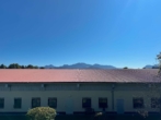 Blick vom Balkon - RESERVIERT – Helle 2-Zi.-Whg. mit Bergblick und umlaufendem Balkon – Wohnpotenzial in TOP Lage