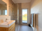 Bad Schlafzimmer 2 - Exklusive Doppelhaushälfte in Breitbrunn: modern, lichtdurchflutet, seenah