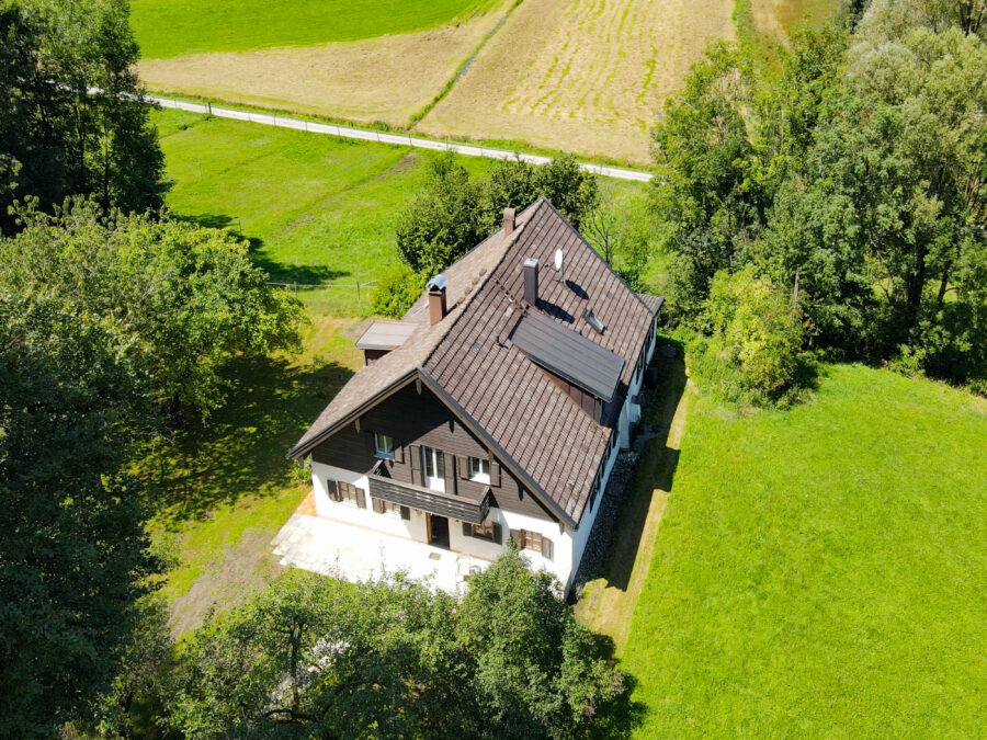 Absolute Alleinlage - Landhaus aus dem 18. Jahrhundert - Drohnenbild