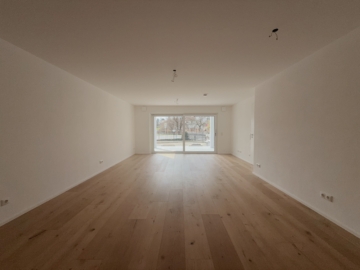 Erstbezug / Stilvolle Neubauwohnung mit Terrasse und Grünfläche, 83209 Prien am Chiemsee, Erdgeschosswohnung