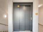 PERSONENAUFZUG - Erstbezug / Stilvolle Neubauwohnung mit Terrasse und Grünfläche