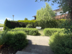 Vorgarten - Sonnenverwöhntes Zuhause mit Berg- & Weitblick in idyllischer, ruhiger Umgebung