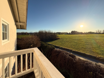 Sonnenverwöhntes Zuhause mit Berg- & Weitblick in idyllischer, ruhiger Umgebung, 83139 Halfing, Doppelhaushälfte