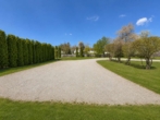 PARKPLATZ - Hochwertig saniertes Frührenaissance-Schloss in traumhafter Lage mit Kavaliershaus und Schlosspark