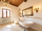 BADEZIMMER - Hochwertig saniertes Frührenaissance-Schloss in traumhafter Lage mit Kavaliershaus und Schlosspark