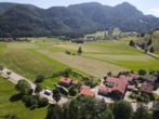 Drohnenaufnahme - ZFH in sonniger Lage mit Bergblick zur Sanierung & Neugestaltung