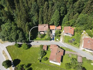 ZFH in sonniger Lage mit Bergblick zur Sanierung & Neugestaltung, 83246 Unterwössen, Zweifamilienhaus